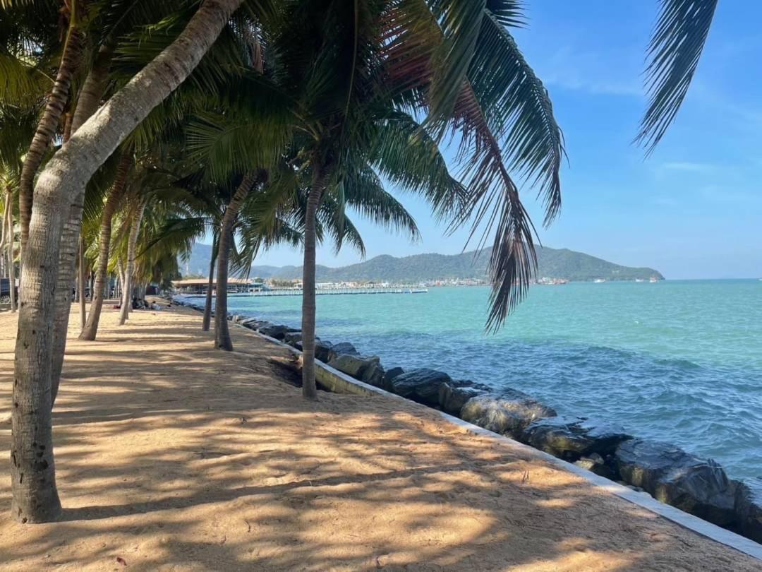 Apartamento Deamber Bangsare Pattaya Bang Sare Exterior foto