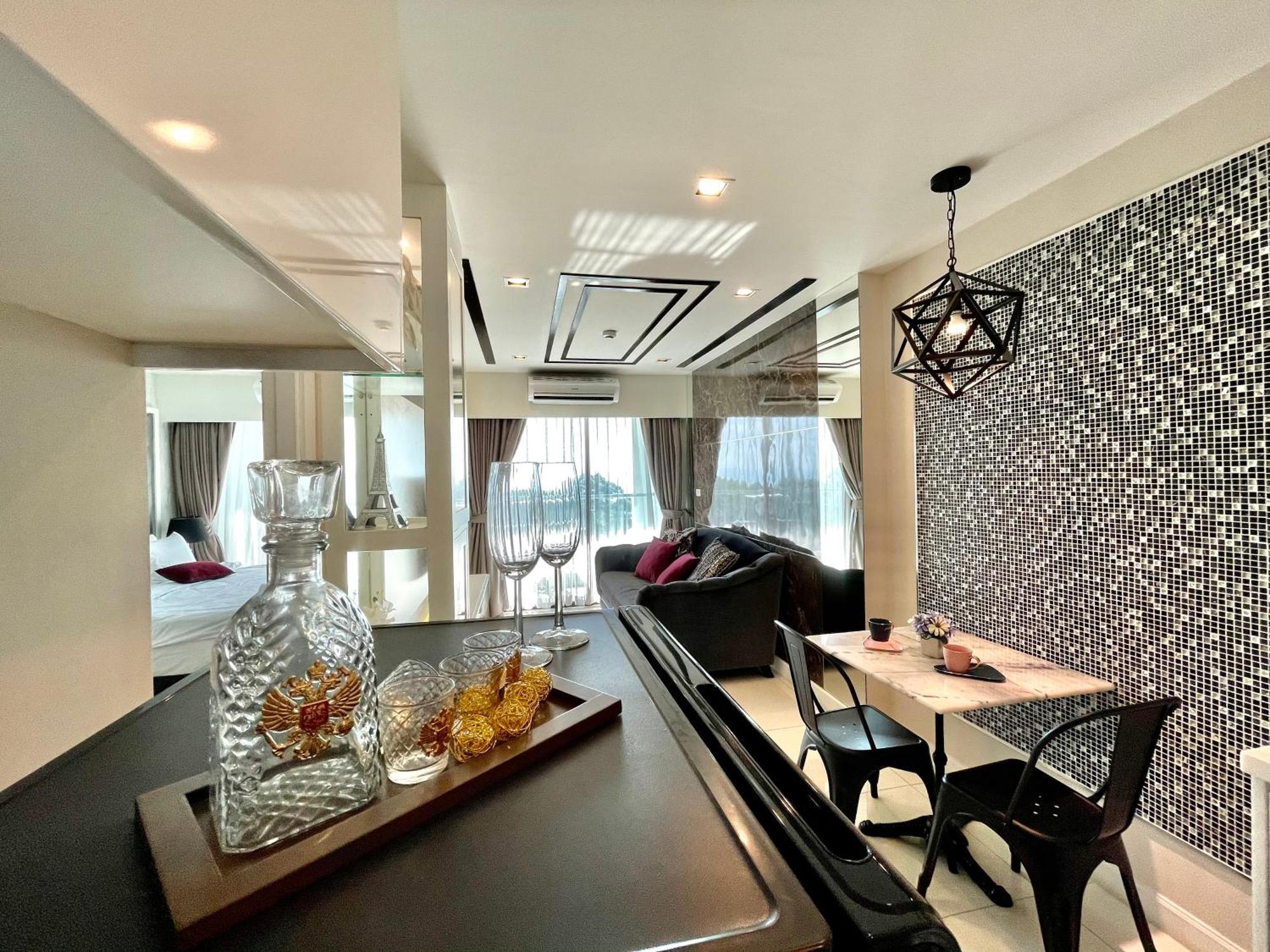 Apartamento Deamber Bangsare Pattaya Bang Sare Exterior foto